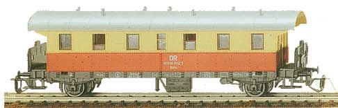Coach (ex Ci-30) red-ivory livery<br /><a href='images/pictures/Tillig/13215.jpg' target='_blank'>Full size image</a>